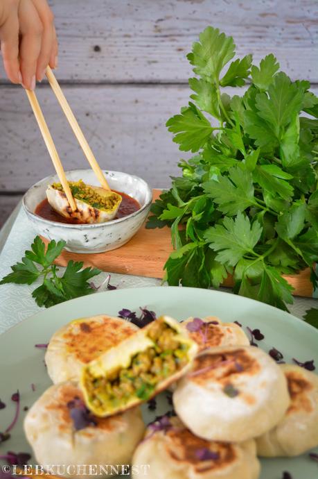 Oyaki mit grüner Curryfüllung – All you need is Teigtaschen [Bloggernennung]
