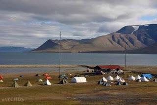 Longyearbyen Camping: Zelten auf dem nördlichsten Campingplatz der Welt