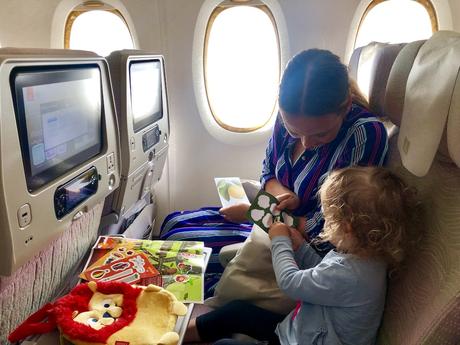 Emirates Fliegen mit Kind Langstreckenflug - Reiseblog ferntastisch