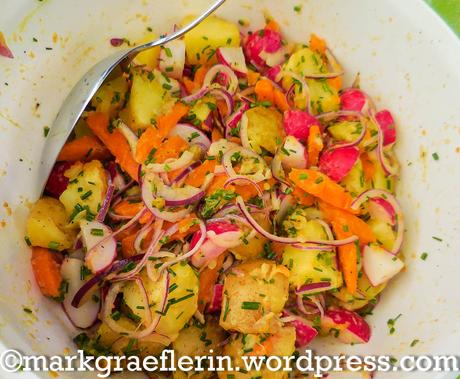 Schweden: Würstchen Grillen am See und ein Rezept für schwedischen Kartoffelsalat
