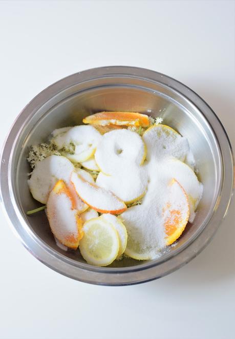 Holunderblütensirup (ohne Zitronensäure) – die erfrischende Immunstärkung - Geschenke aus der Küche