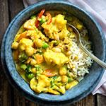 Blumenkohl-Curry mit Erbsen, Karotten & Paprika