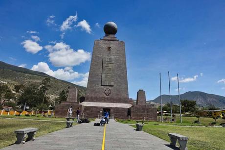 Mitad del Mundo der Äquator in Ecuador – Unser Besuch am Mittelpunkt der Erde