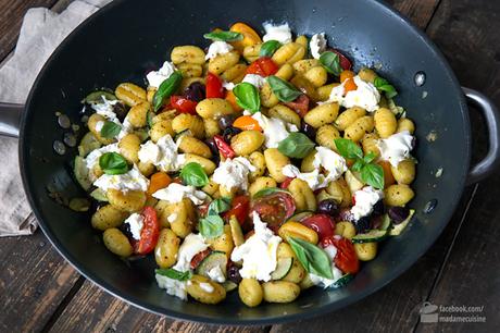 Gnocchi-Pfanne mit Gemüse und Mozzarella
