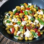 Gnocchi-Pfanne mit Gemüse und Mozzarella