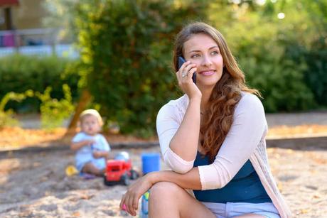 Vorsicht! Wie die Eltern-Kind-Bindung durch Ihr Handy gestört wird.