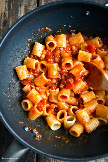 Amatriciana (mit Speck und Pecorino)