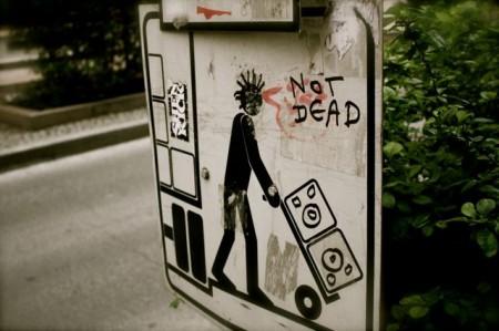 Not Dead – Budapest Streetart