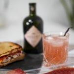Tomaten-Schinken Sandwich und Rhabarber – Gin Tonic mit Needle Gin
