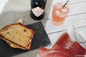 Tomaten-Schinken Sandwich und Rhabarber – Gin Tonic mit Needle Gin