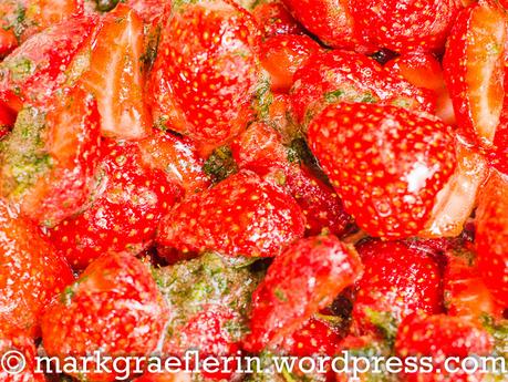 Erdbeeren mit Minzzucker