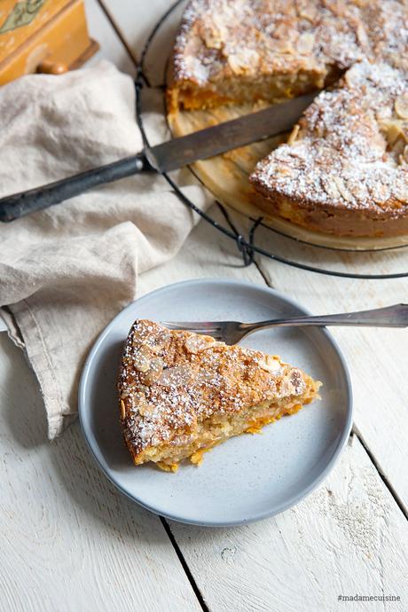 Aprikosenkuchen mit Mandeln: Saftig und süß