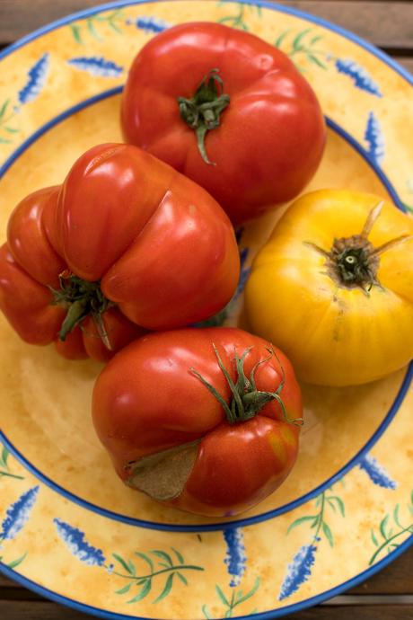 Tomaten-Melonen-Salat mit Parmaschinken und Minze
