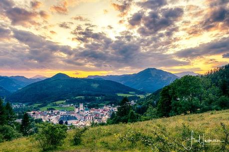 Bild der Woche: Blick auf Mariazell bei Sonnenuntergang
