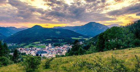 Bild der Woche: Blick auf Mariazell bei Sonnenuntergang