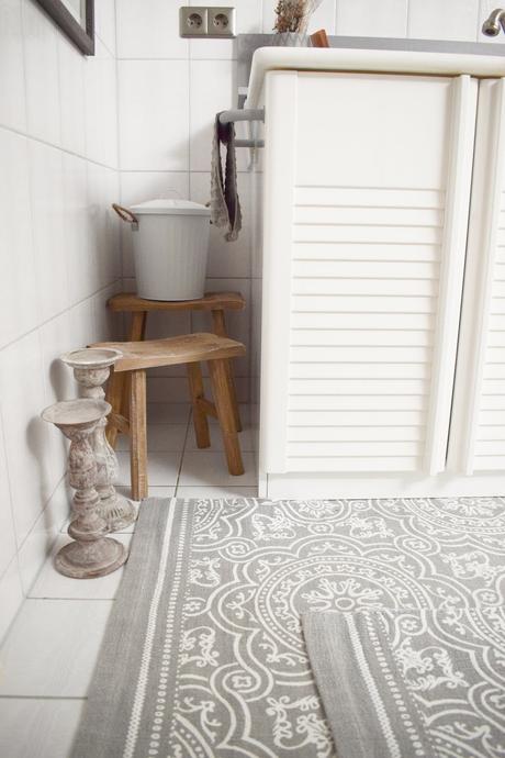 Badteppich Dekoidee Deko alte Fliesen. Teppiche aus Baumwolle für dein Bad. Verschönerung Badezimmer mit einfachen Mitteln 