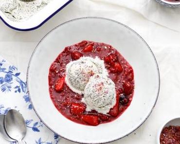 JETZT HAB ICH EUCH EISKALT ERWISCHT! Cremiges Mohneis mit Sommerbeeren-Kompott