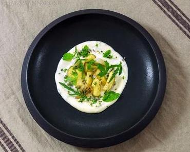 Ziegencreme, eingelegte Zucchini und Zwiebeln