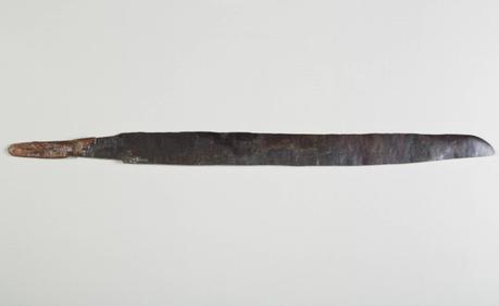 Klinge-eines-hiebschwertes-sax-aus-einem-maennergrab-8-jh-landesmuseum-hannover-1500x922