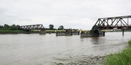 Friesland: die Brücke hat eine Lücke