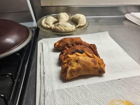 Wir lernen wie man echte Empanadas kocht!(Vegetarisch und mit Rindfleisch)