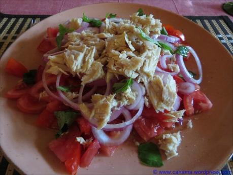 Tomatensalat mit Thunfisch