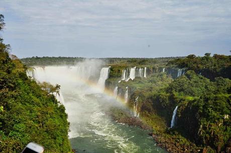 Die Iguazu Wasserfälle: Brasilianische Seite vs. argentinische Seite und alles Wissenswerte drum herum