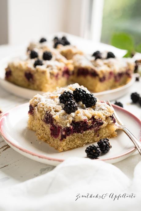 Brombeer-Mandelkuchen mit Vanille-Streuseln vom Blech