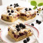 Brombeer-Mandelkuchen mit Vanille-Streuseln vom Blech