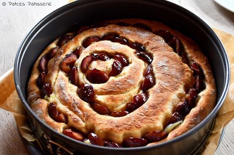 Zwetschgen-Wickelkuchen mit Pudding & Frischkäse-Guss