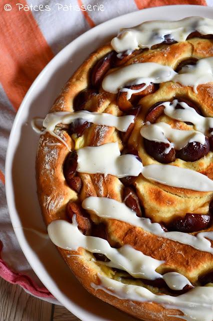Zwetschgen-Wickelkuchen mit Pudding & Frischkäse-Guss