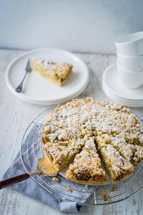 Apfelkuchen mit Pistazien und Pekannuss-Streusel