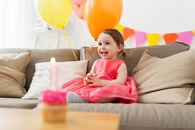 Liebevolle und lustige Sprüche zu Babys erstem Geburtstag
