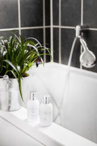 5 Tipps um Haarewaschen in der Badewanne zu vereinfachen