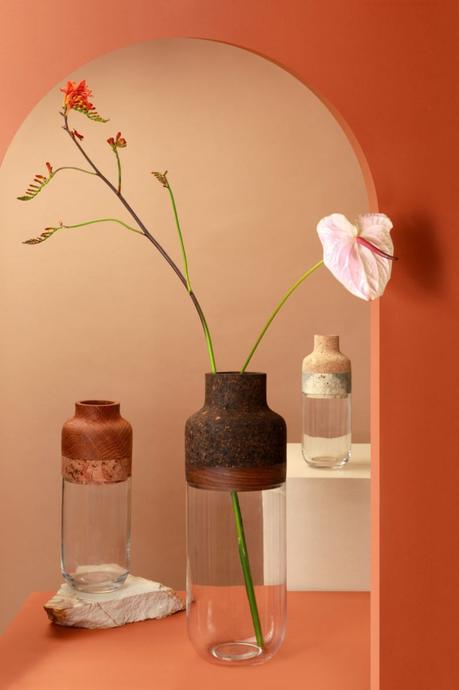 Nachhaltiges Wohndesign - Blumenvasen aus Glas und Kork