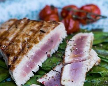 Thunfisch-Steak auf Knoblauch-Zuckerschoten