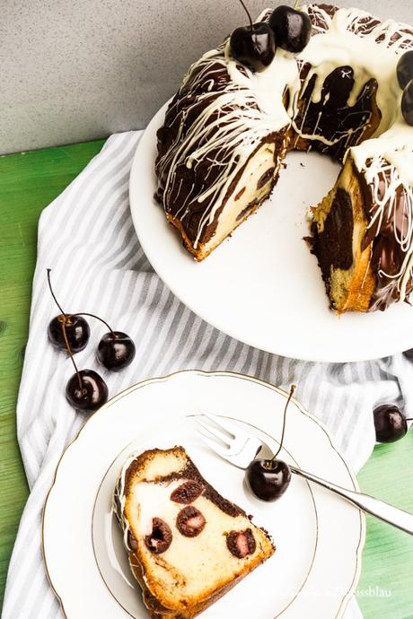 Rezept: Schoko-Cheesecake-Gugelhupf mit Kirschen
