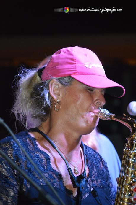 Saxophonistin Lorena (Dr. Verena Mösch alias Dr. Groove)
