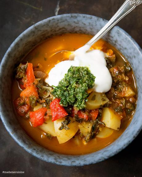 Kartoffelgulasch mit Ofenpaprika & Petersilienpesto