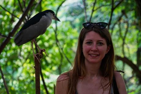 Mensch mit einem Vogel