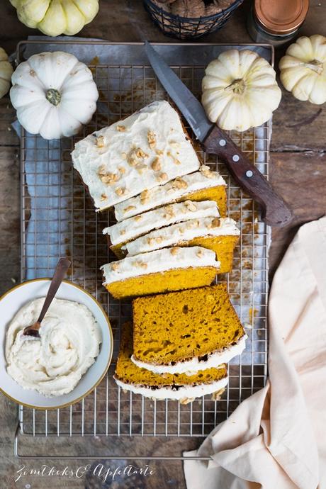 Pumpkin Pound Cake – saftiger Kürbiskuchen mit Frischkäse-Frosting