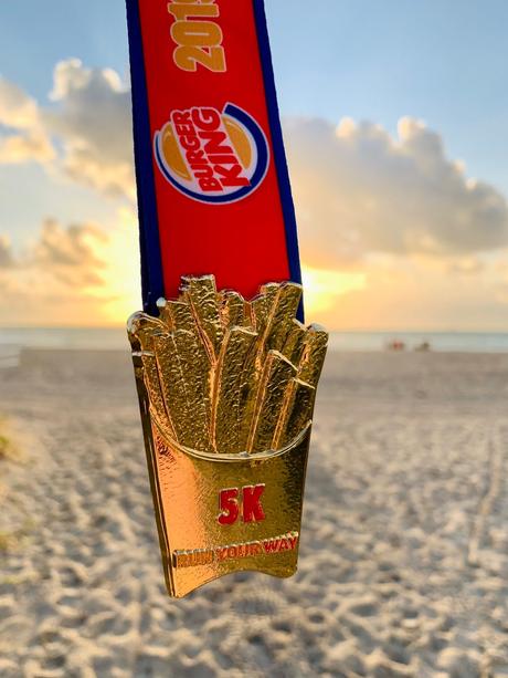 Mega-Medaille und 30 Grad - Burger King Beach Run Miami