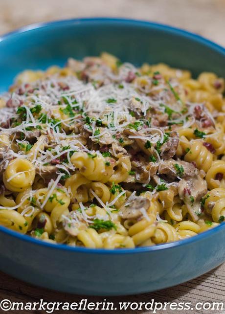 Mittwochspasta: Trivelli mit Champignons, Speck und Mascarpone