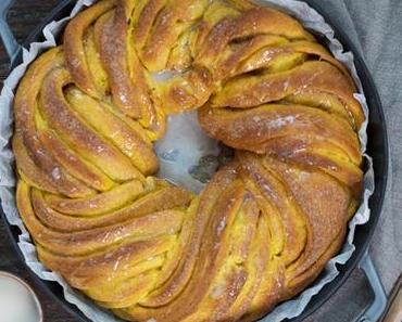 Saftiger Kürbis-Hefekranz mit Zimt – Braided Pumpkin Cinnamon Bread