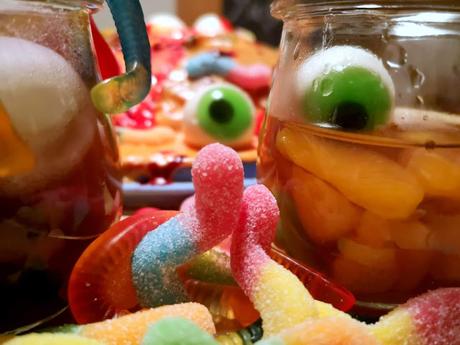Süßes & Saures für die Halloween -Party - Kürbiskuchen & saure Bowle für Kids