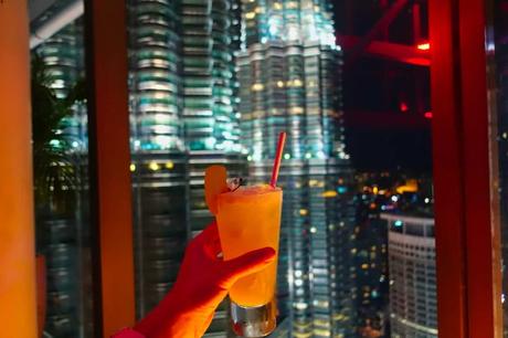 Cocktail vor den Petronas Tower