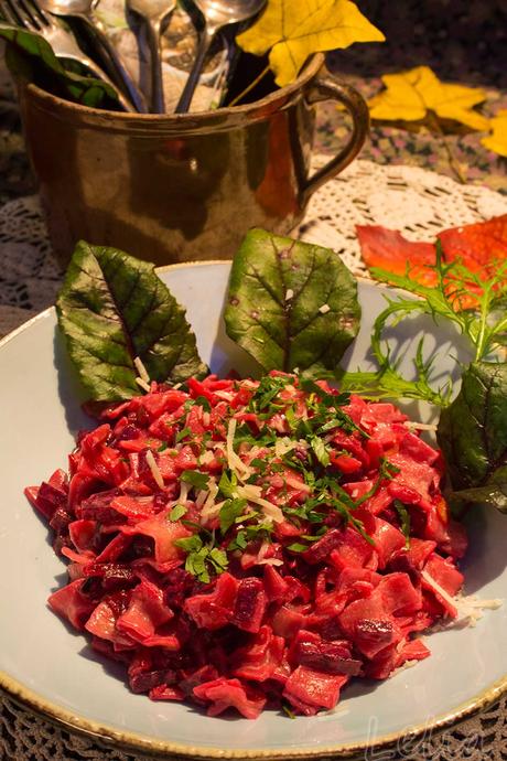 Bunte Herbstküche, Rote-Rüben-Nudeln (steirisch “Rohnenfleckerln”) und Kürbis-Vanillepudding