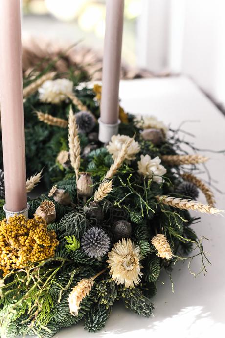 DIY Adventskranz mit Trockenblumen und Strohblumen