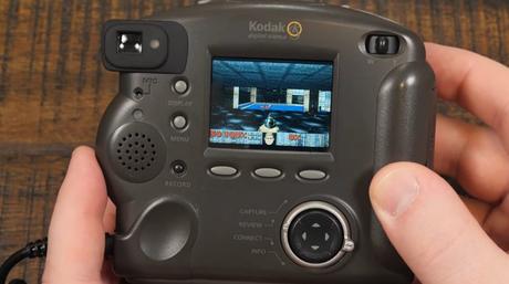 DOOM auf einer Digitalkamera von 1998 spielen