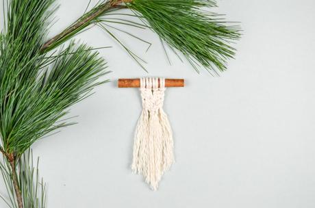 DIY Anleitung für einen Weihnachtsbaumschmuck aus Makramee